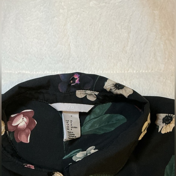 Floral Black Women's Top - Picture 5 of 6